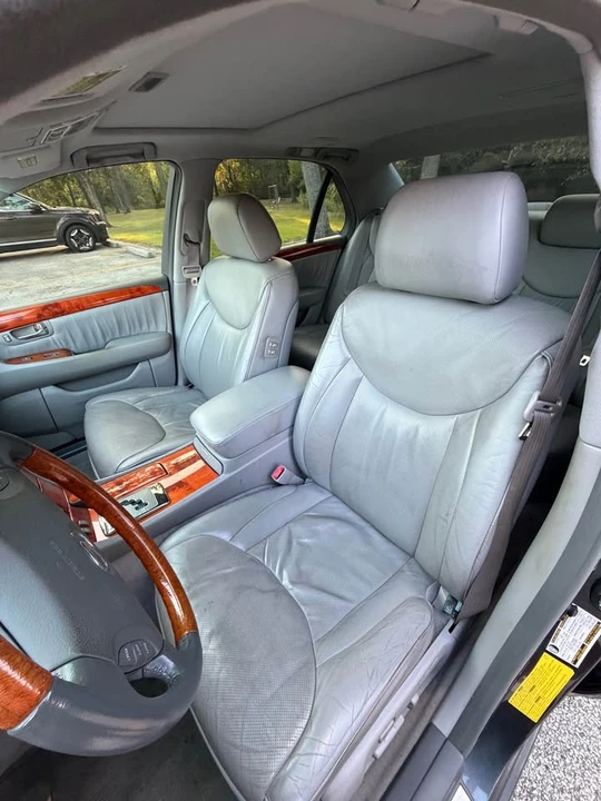2005 Lexus LS 3rd Gen - Image 9 of 11