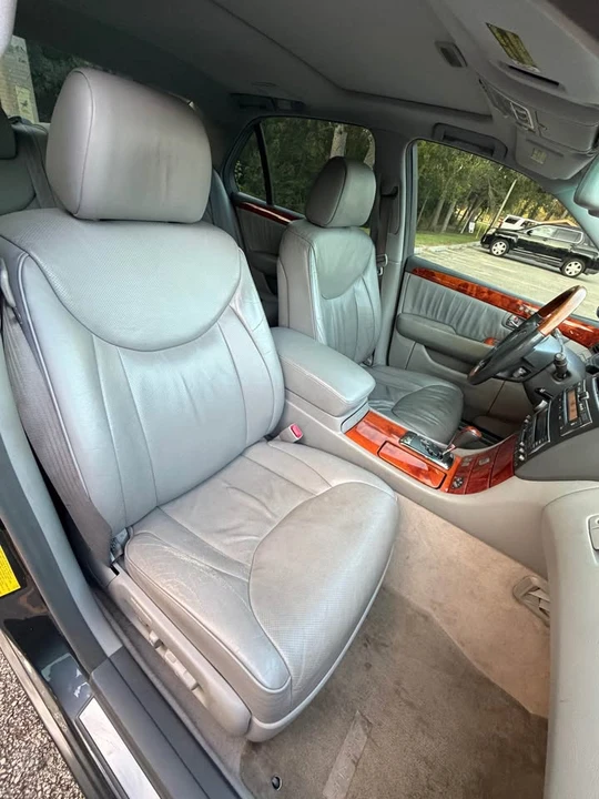 2005 Lexus LS 3rd Gen - Image 10 of 11