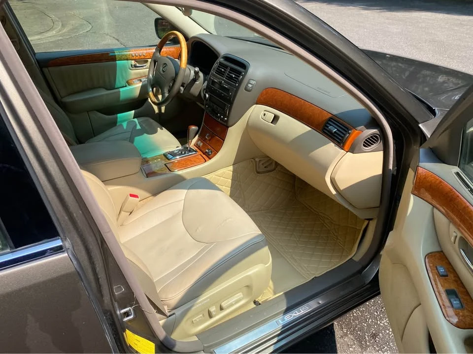 2005 Lexus LS 3rd Gen - Image 13 of 18