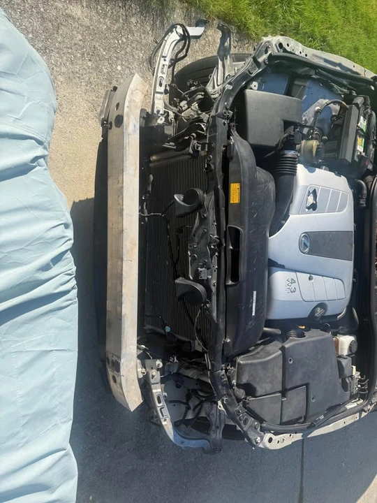2005 Lexus LS 3rd Gen - Image 15 of 20