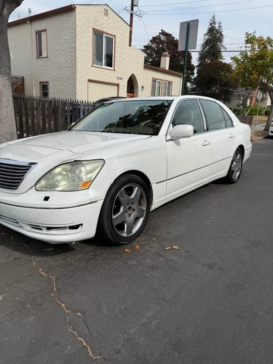 2005 Lexus LS 3rd Gen - Image 2 of 11