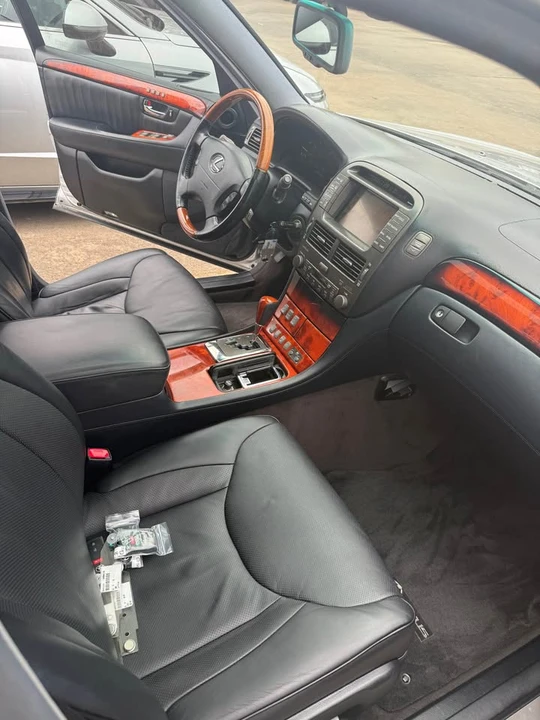 2005 Lexus LS 3rd Gen - Image 14 of 14