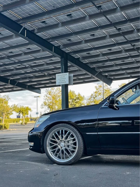 2005 Lexus LS 3rd Gen - Image 2 of 15