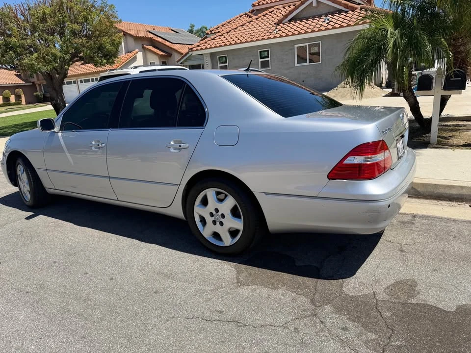 2005 Lexus LS 3rd Gen - Image 7 of 19