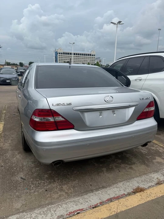 2005 Lexus LS 3rd Gen - Image 4 of 14
