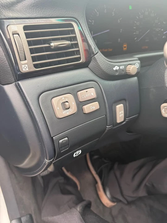 2005 Lexus LS 3rd Gen - Image 13 of 14
