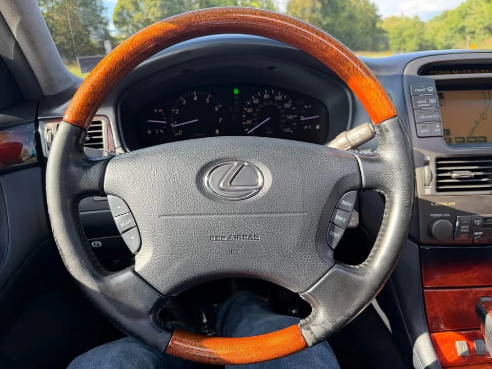 2005 Lexus LS 3rd Gen - Image 12 of 20
