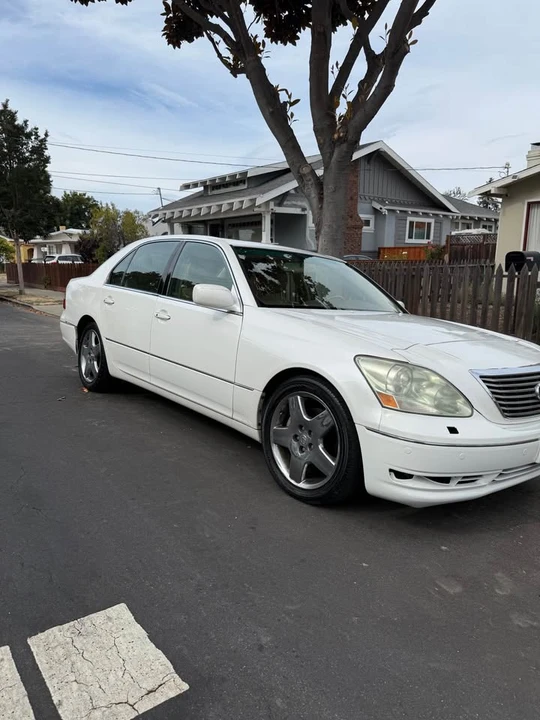 2005 Lexus LS 3rd Gen - Image 9 of 11