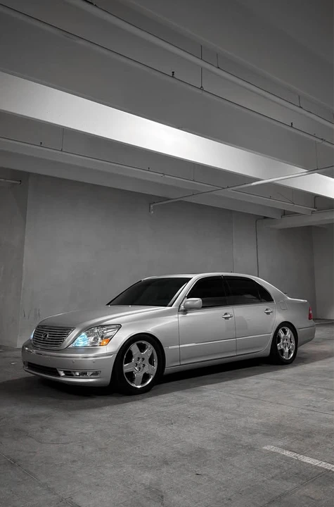 2005 Lexus LS 3rd Gen - Image 4 of 8