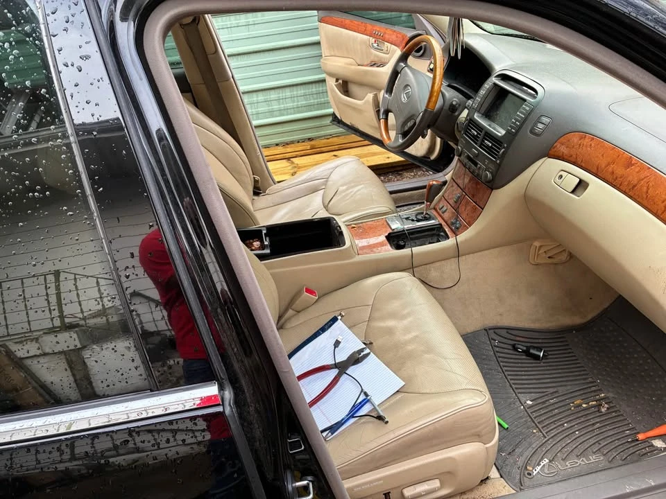 2005 Lexus LS 3rd Gen - Image 3 of 7