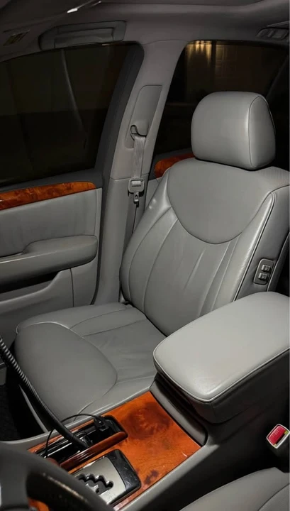 2005 Lexus LS 3rd Gen - Image 7 of 8