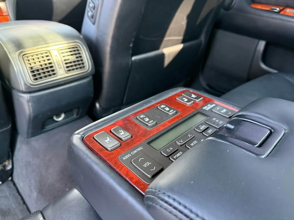 2005 Lexus LS 3rd Gen - Image 12 of 17