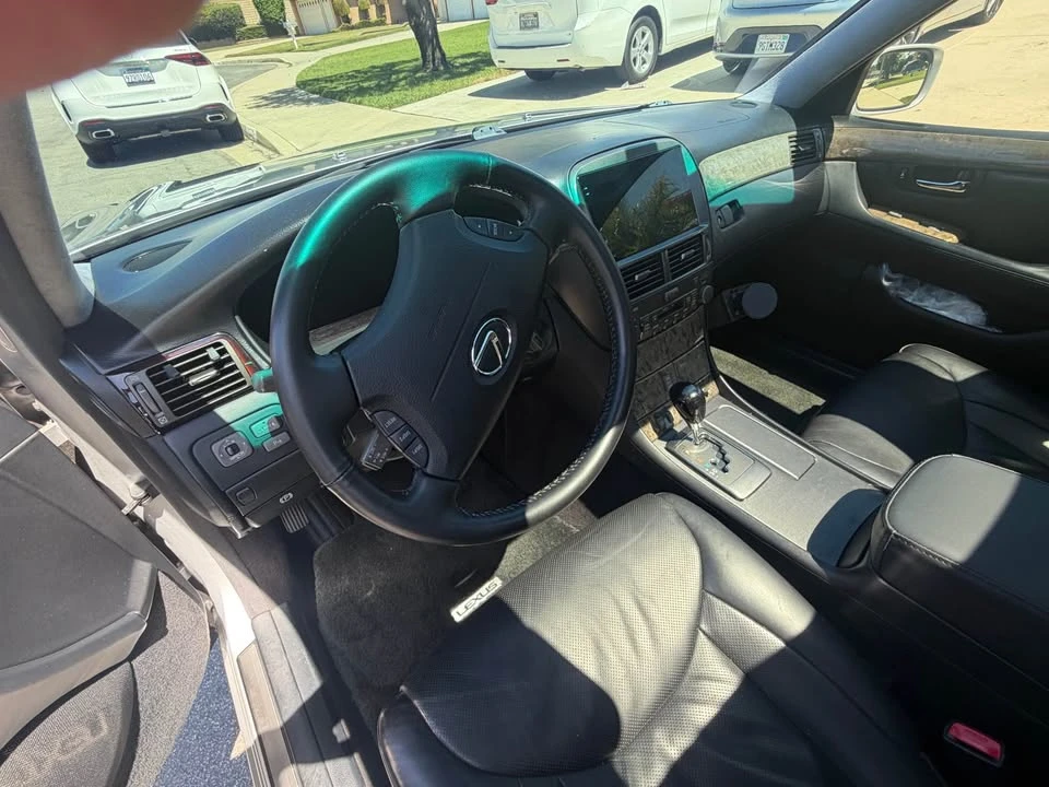 2005 Lexus LS 3rd Gen - Image 16 of 19