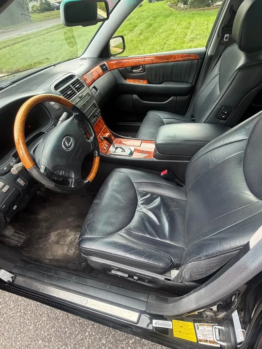 2005 Lexus LS 3rd Gen - Image 5 of 8