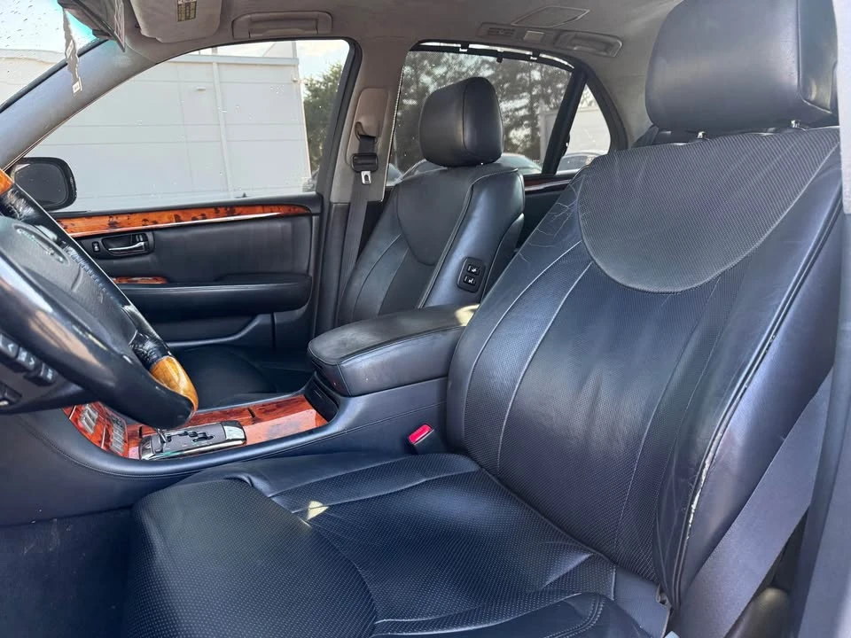 2005 Lexus LS 3rd Gen - Image 10 of 17