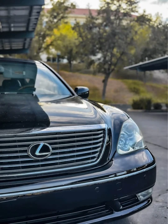 2005 Lexus LS 3rd Gen - Image 9 of 15