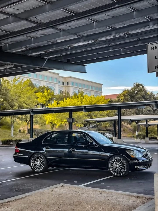 2005 Lexus LS 3rd Gen - Image 6 of 15