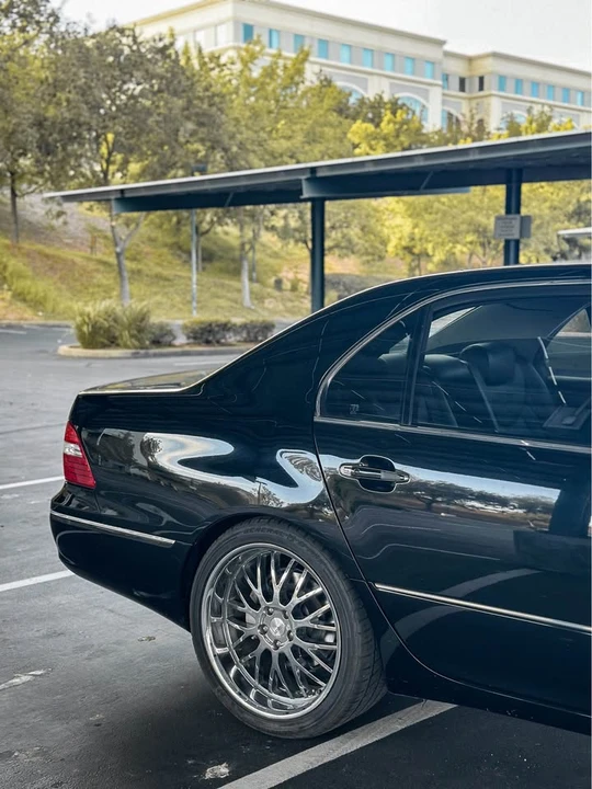 2005 Lexus LS 3rd Gen - Image 5 of 15