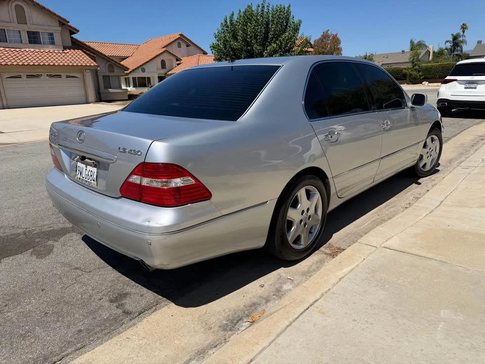 2005 Lexus LS 3rd Gen - Image 8 of 19