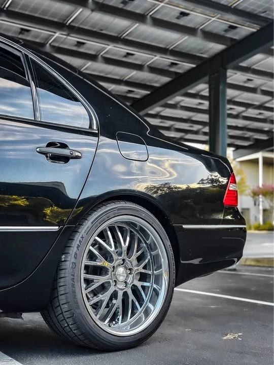 2005 Lexus LS 3rd Gen - Image 11 of 15