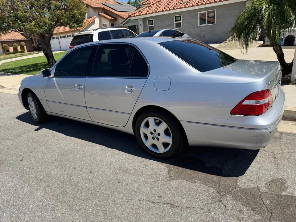 2005 Lexus LS 3rd Gen - Image 6 of 19