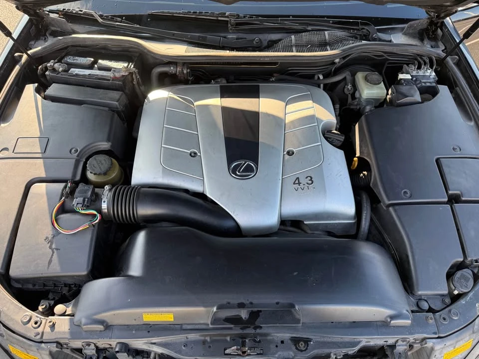 2005 Lexus LS 3rd Gen - Image 16 of 17
