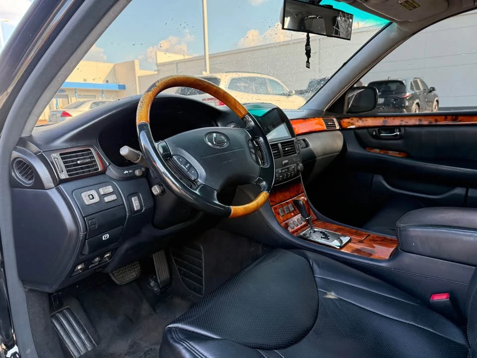 2005 Lexus LS 3rd Gen - Image 9 of 17