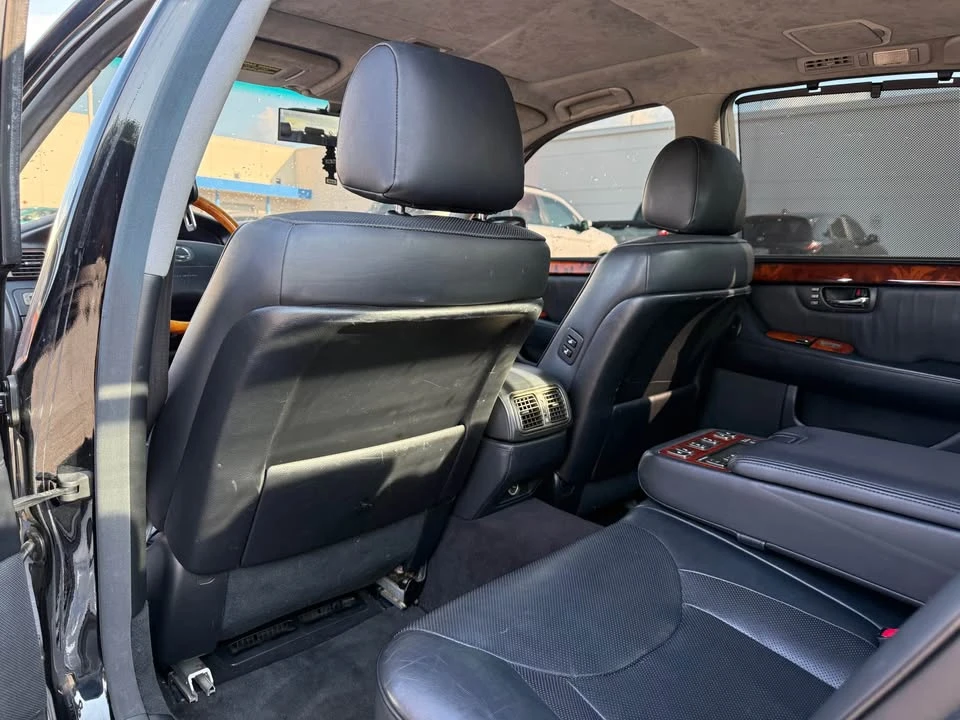 2005 Lexus LS 3rd Gen - Image 11 of 17