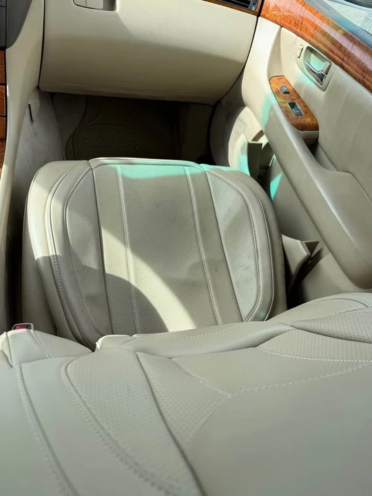 2005 Lexus LS 3rd Gen - Image 7 of 11
