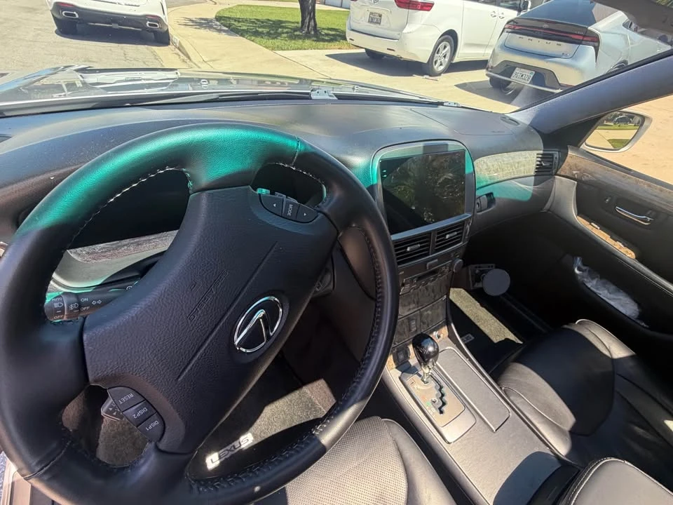2005 Lexus LS 3rd Gen - Image 15 of 19
