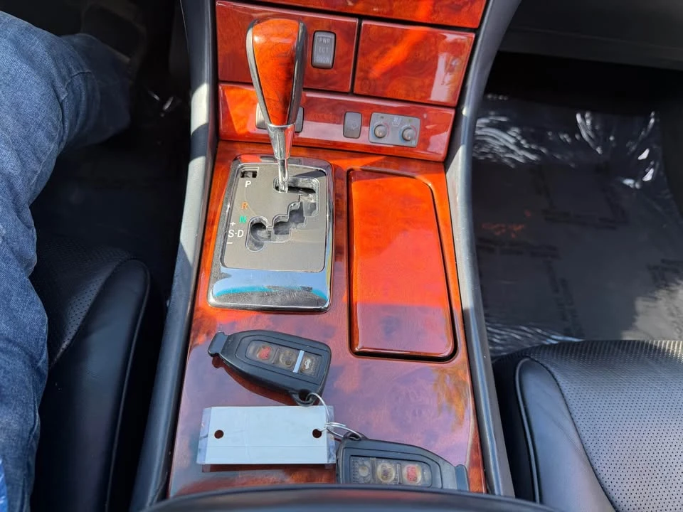 2005 Lexus LS 3rd Gen - Image 14 of 20