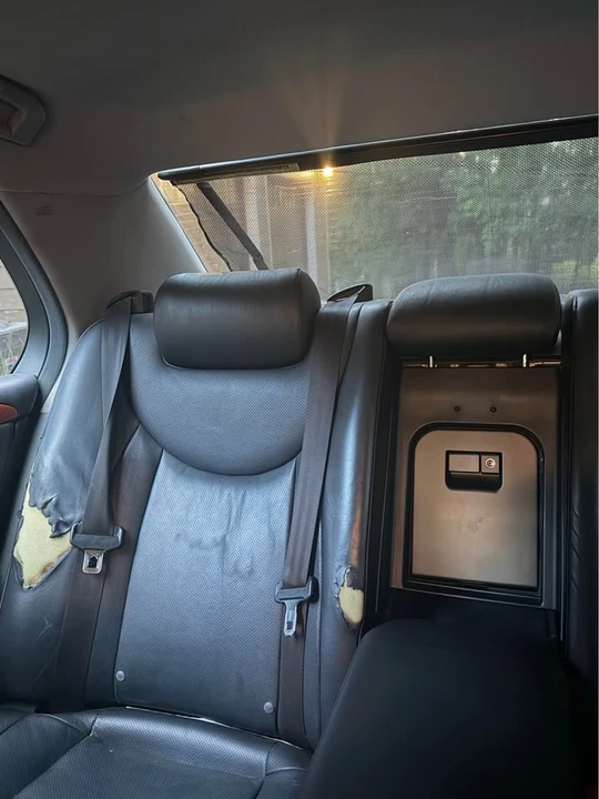 2005 Lexus LS 3rd Gen - Image 19 of 20