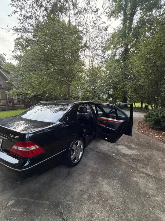 2005 Lexus LS 3rd Gen - Image 9 of 20