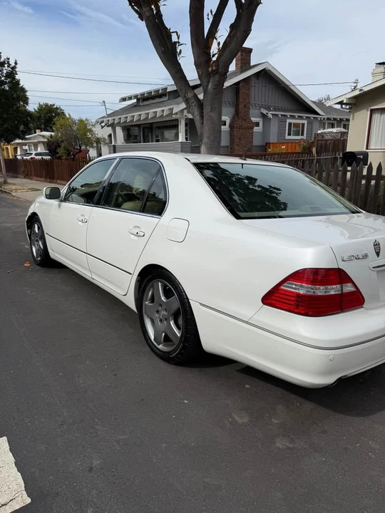 2005 Lexus LS 3rd Gen - Image 3 of 11
