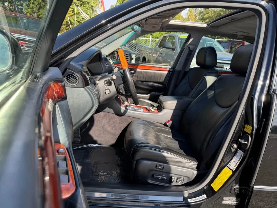 2005 Lexus LS 3rd Gen - Image 11 of 20