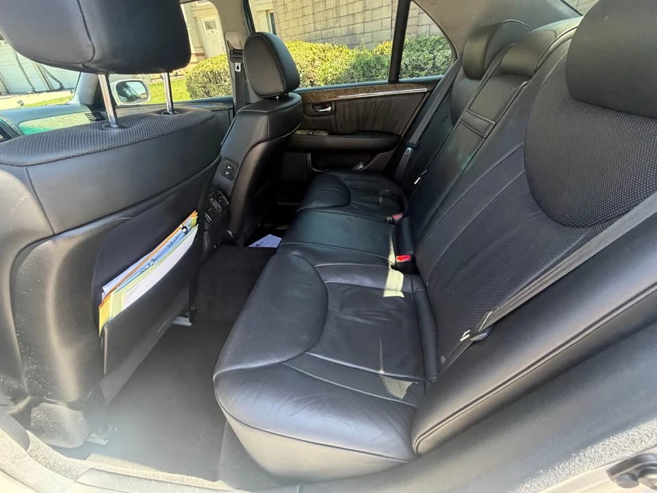 2005 Lexus LS 3rd Gen - Image 18 of 19