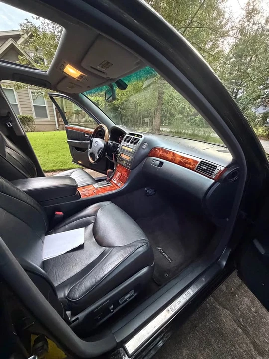2005 Lexus LS 3rd Gen - Image 14 of 20