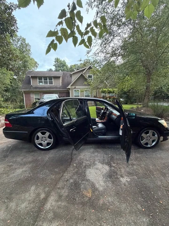 2005 Lexus LS 3rd Gen - Image 8 of 20