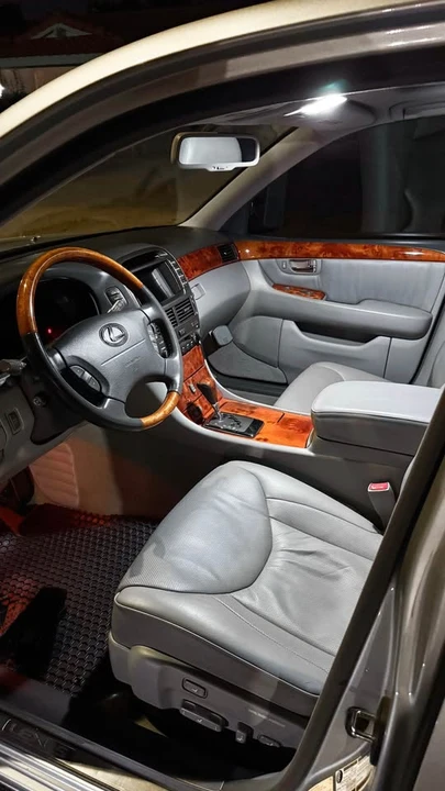 2005 Lexus LS 3rd Gen - Image 6 of 8