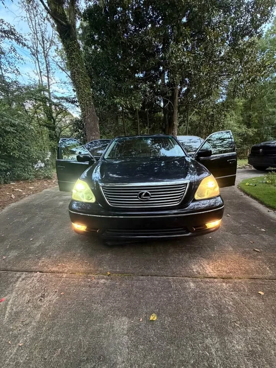2005 Lexus LS 3rd Gen - Image 10 of 20