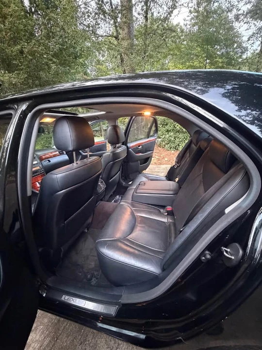 2005 Lexus LS 3rd Gen - Image 12 of 20