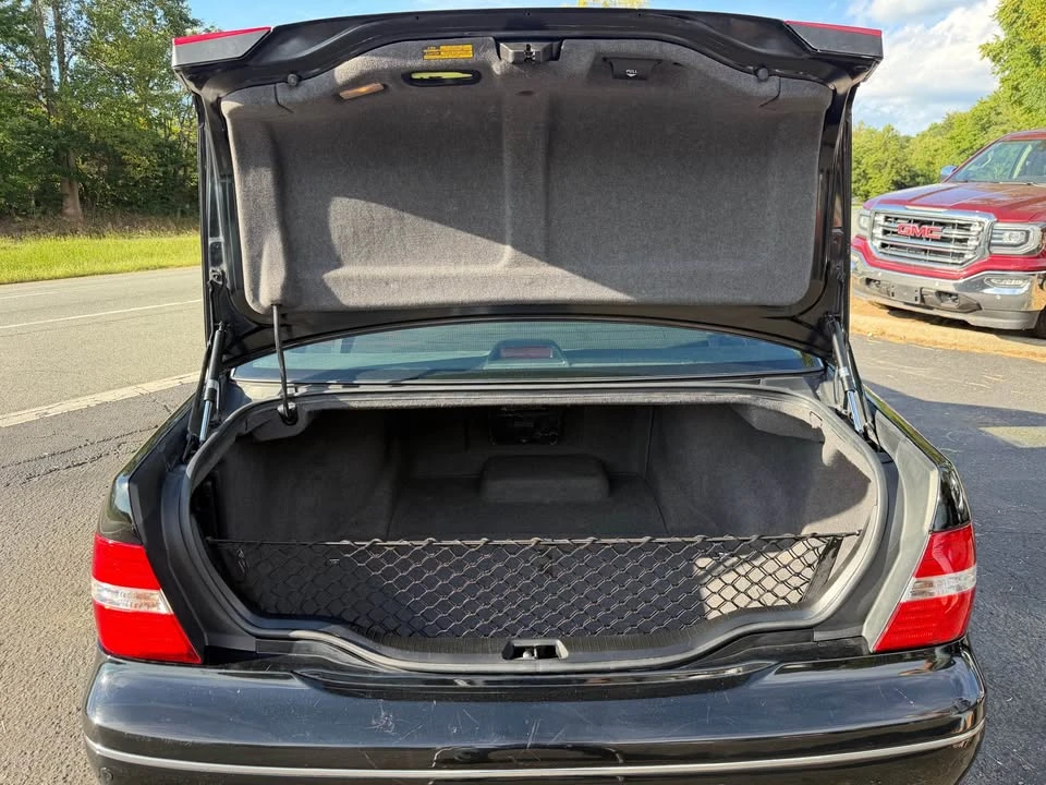 2005 Lexus LS 3rd Gen - Image 18 of 20
