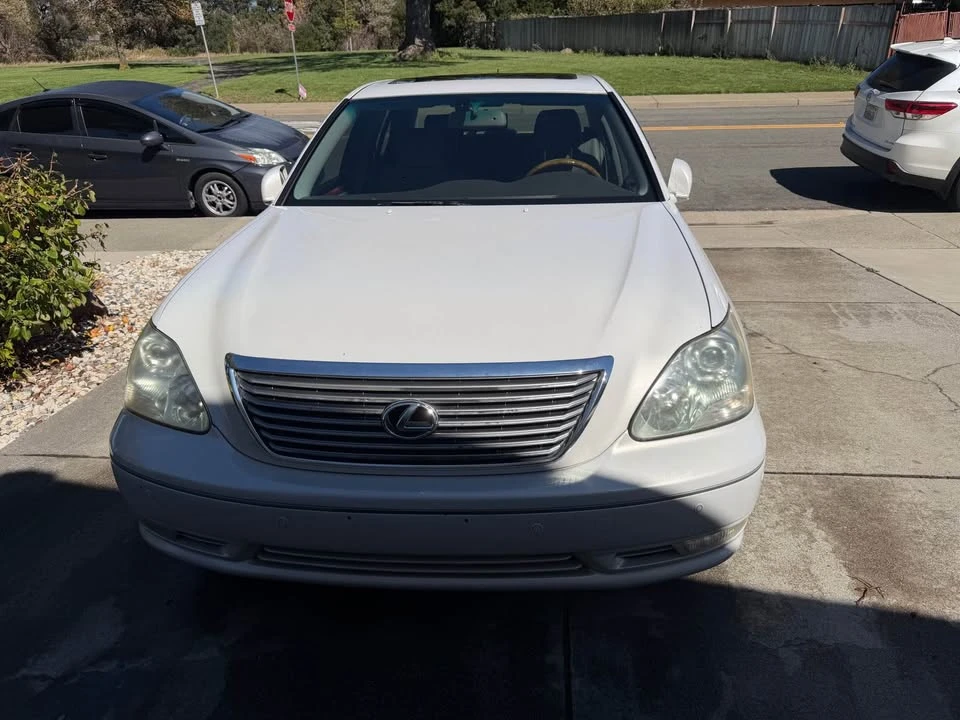 2005 Lexus LS 3rd Gen - Image 2 of 8