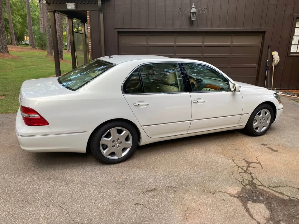 2005 Lexus LS 3rd Gen - Image 4 of 19