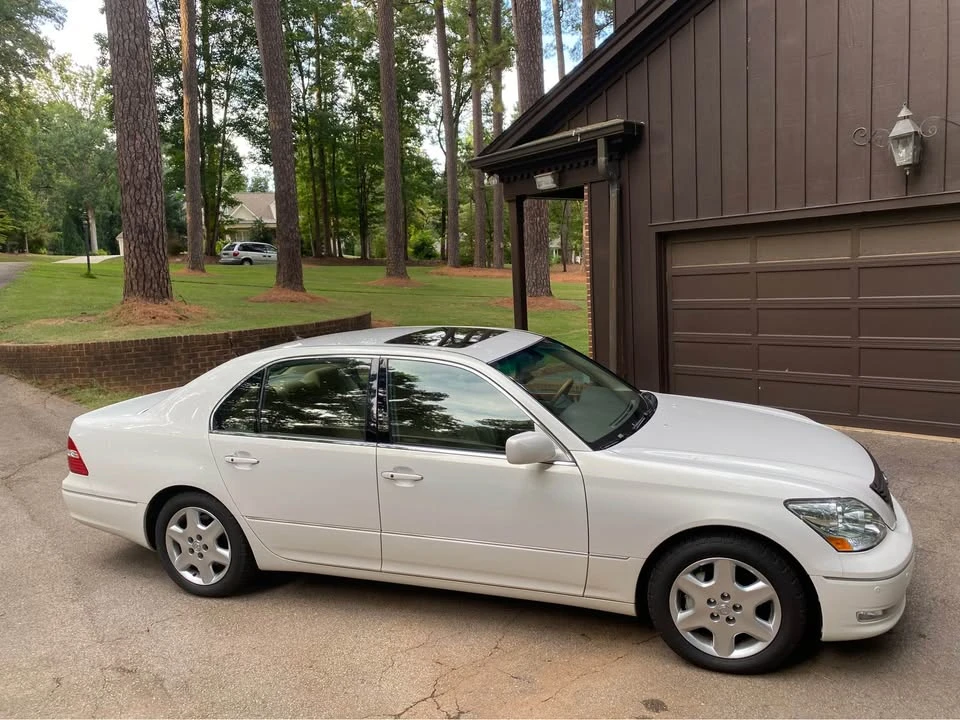 2005 Lexus LS 3rd Gen - Image 3 of 19