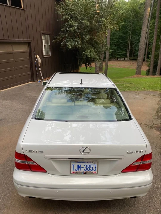 2005 Lexus LS 3rd Gen - Image 5 of 19