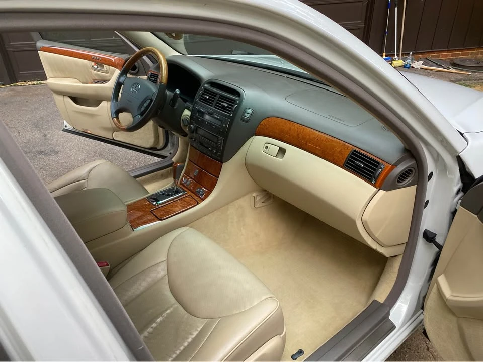 2005 Lexus LS 3rd Gen - Image 12 of 19