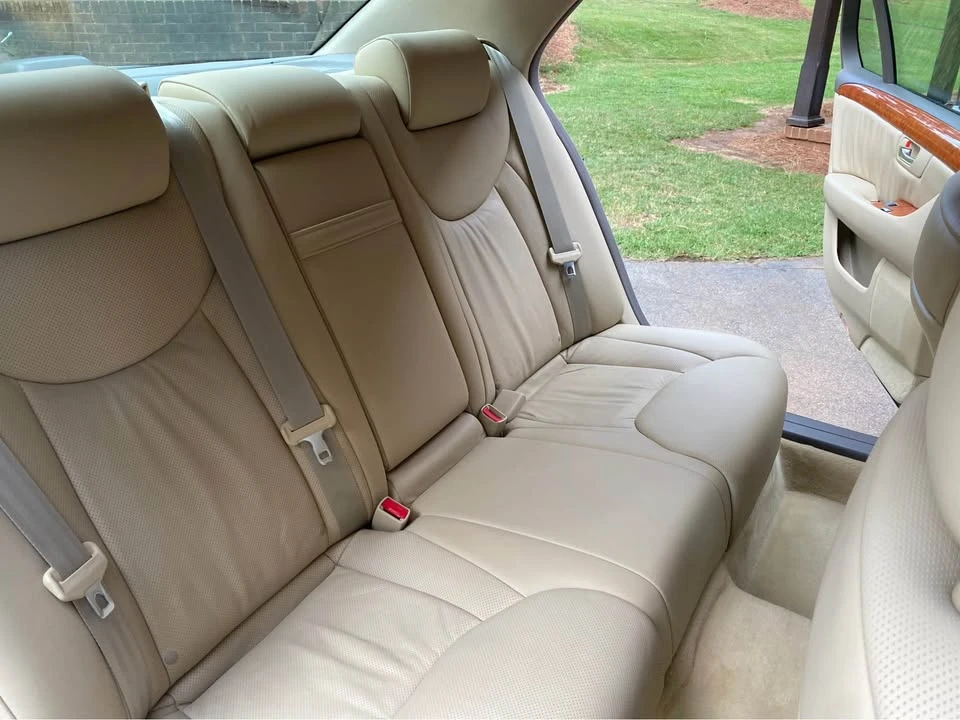 2005 Lexus LS 3rd Gen - Image 16 of 19