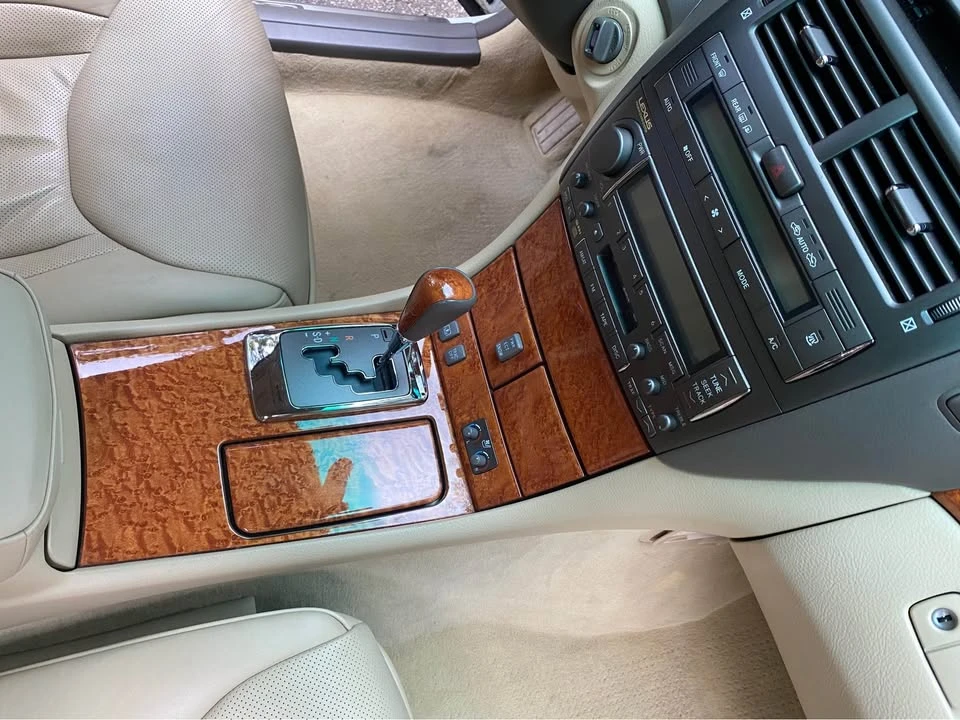 2005 Lexus LS 3rd Gen - Image 13 of 19