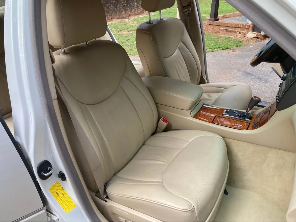 2005 Lexus LS 3rd Gen - Image 15 of 19